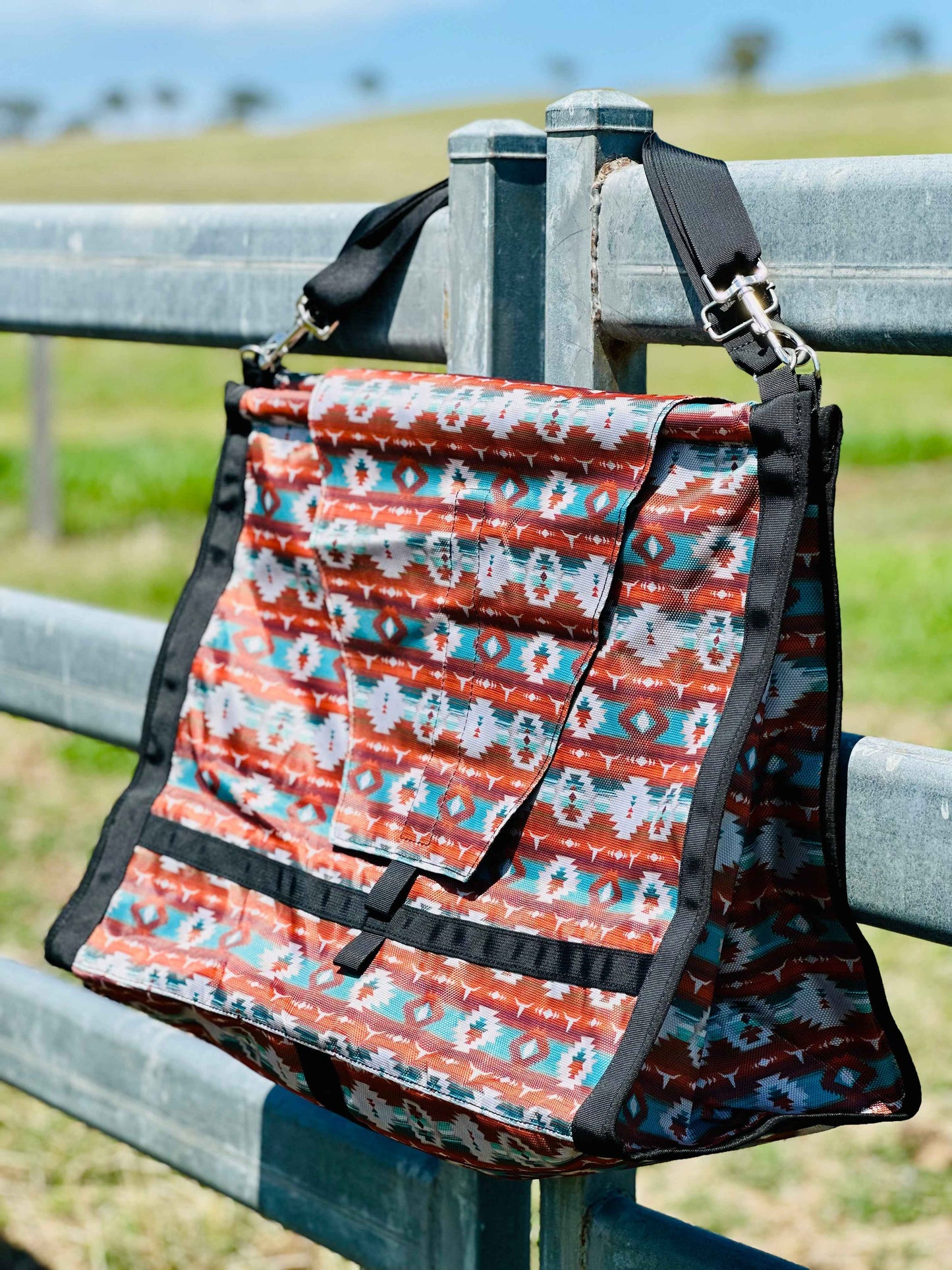 Dustybutts Top Load Hay Bag- Laredo