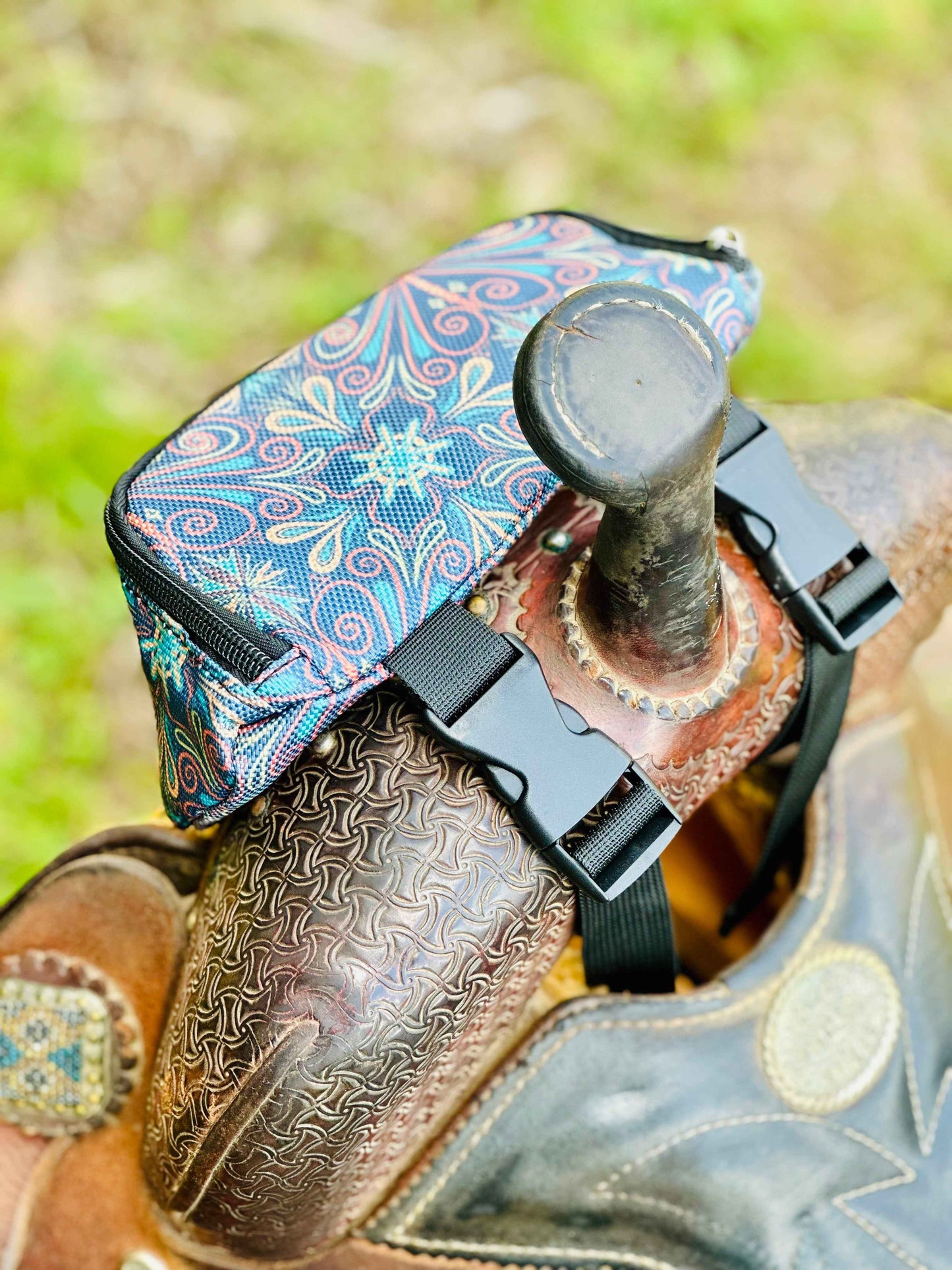 Dustybutts Cowgirl Carryall - Mandala