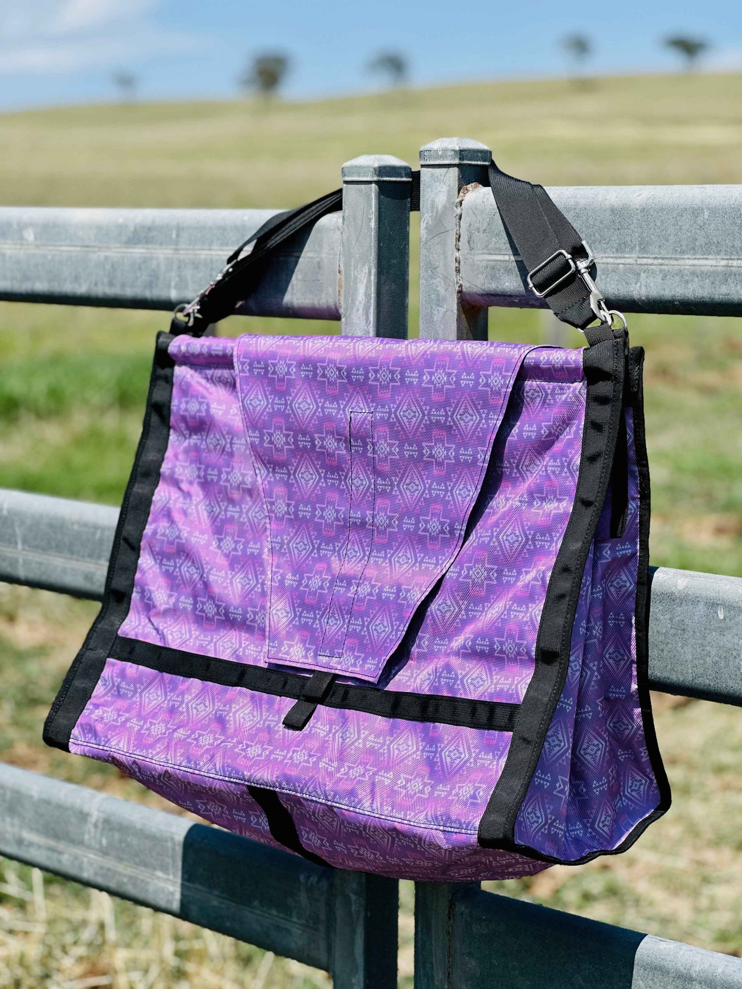 Dustybutts Top Load Hay Bag- Cheyenne