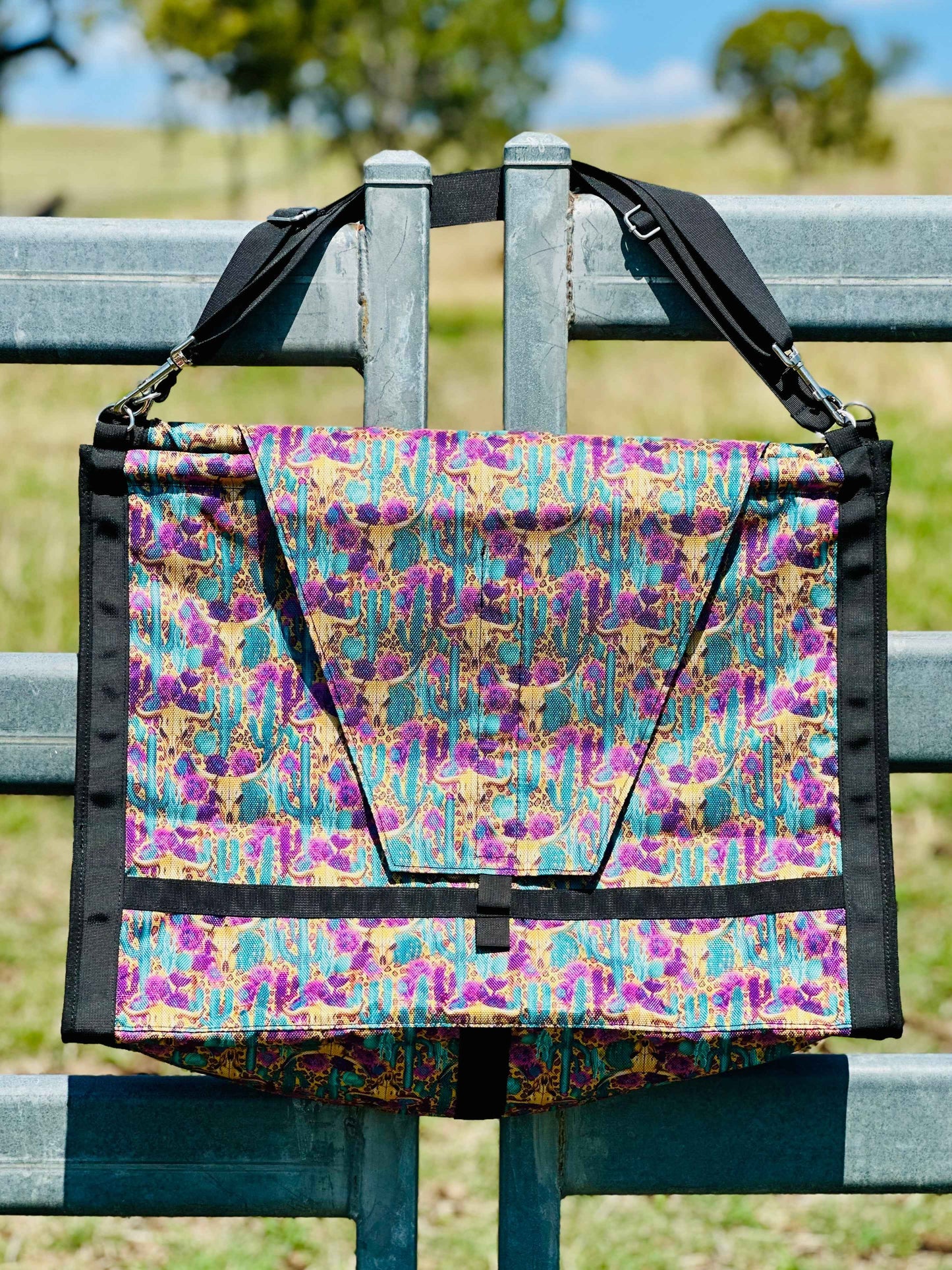 Dustybutts Top Load Hay Bag- Saguaro