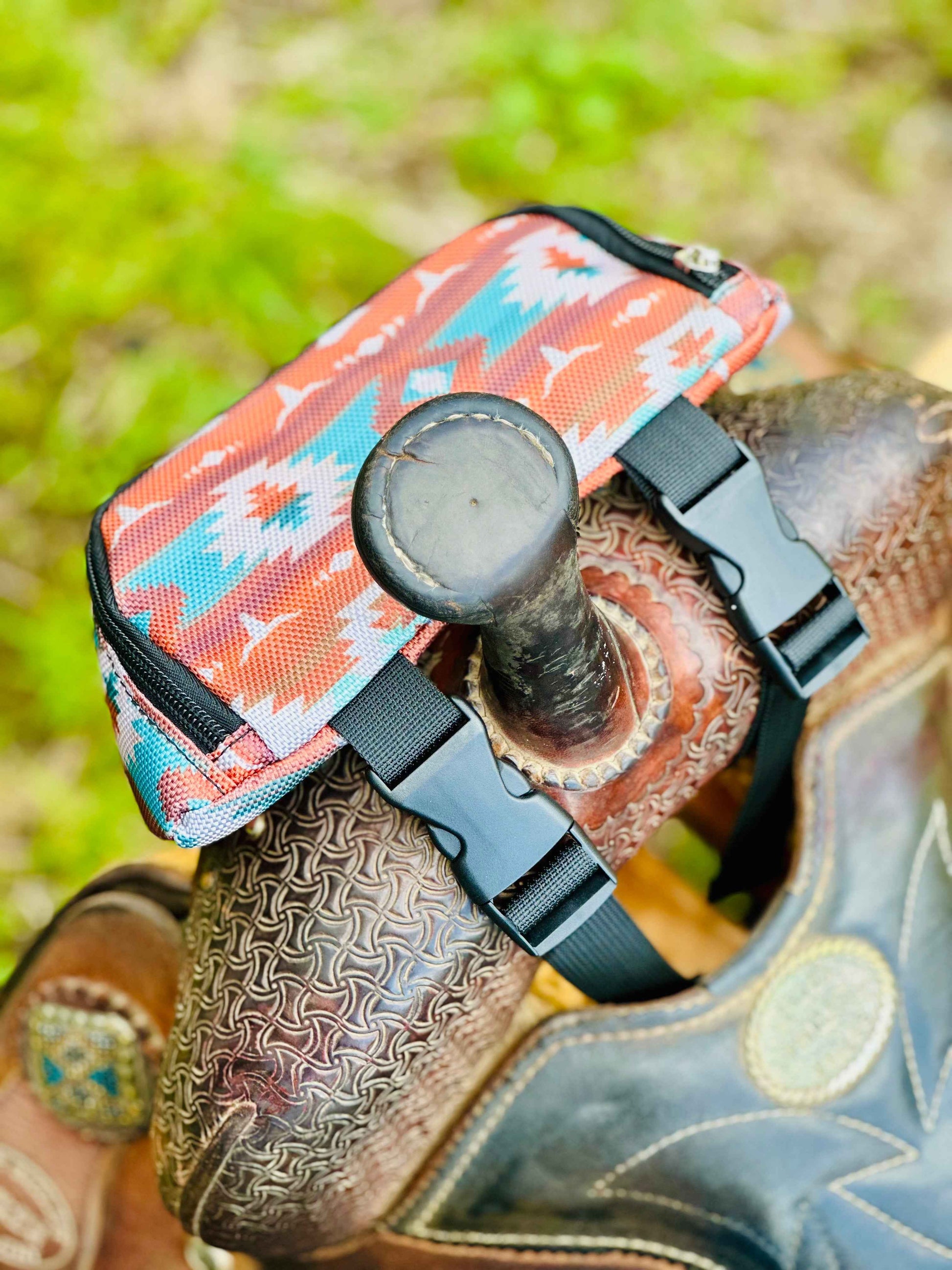 Dustybutts Cowgirl Carryall - Laredo