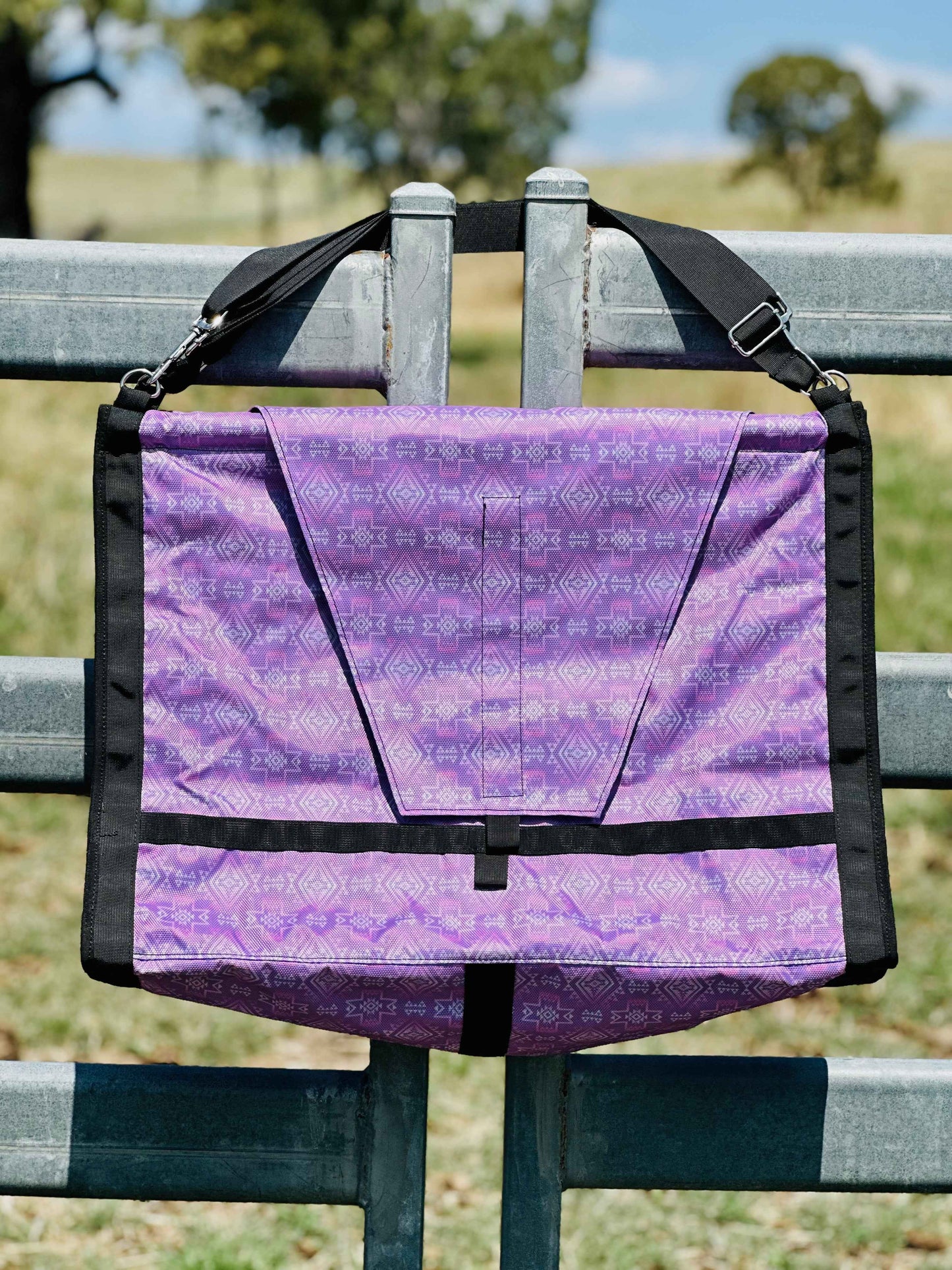 Dustybutts Top Load Hay Bag- Cheyenne