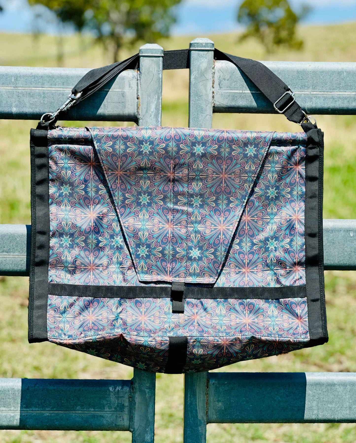 Dustybutts Top Load Hay Bag- Mandala