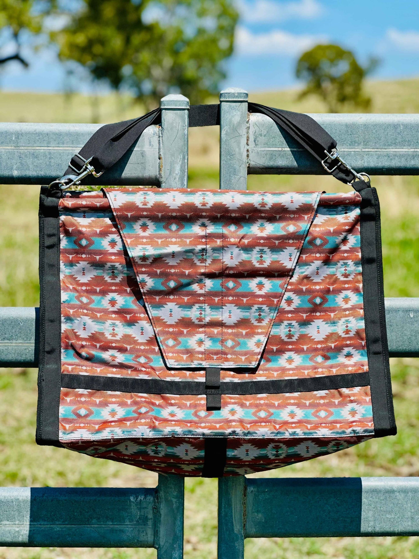 Dustybutts Top Load Hay Bag- Laredo